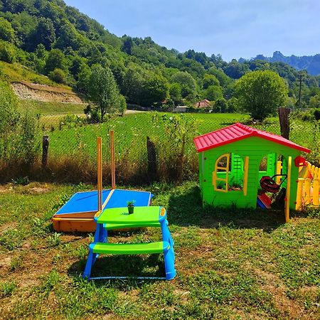 Luna Rock Glamping Brezoi - Blue Scai Hotell Exteriör bild