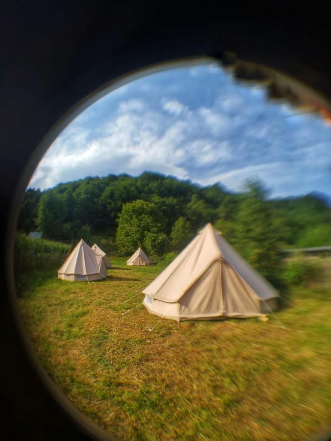 Luna Rock Glamping Brezoi - Blue Scai Hotell Exteriör bild