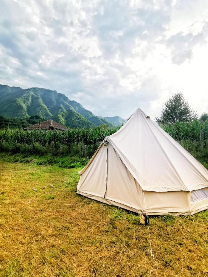 Luna Rock Glamping Brezoi - Blue Scai Hotell Exteriör bild