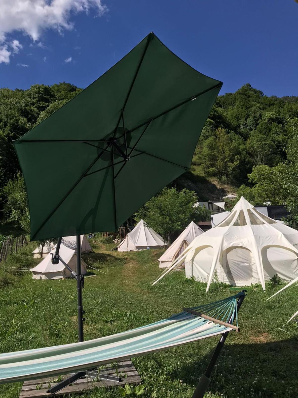 Luna Rock Glamping Brezoi - Blue Scai Hotell Exteriör bild